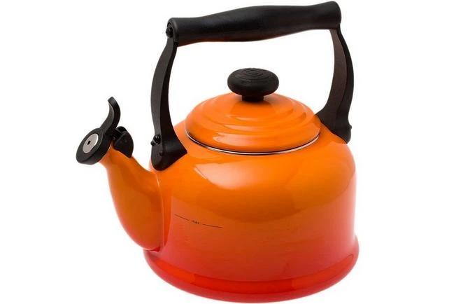 Le Creuset Tradition Teakettle 2,1L, Orange 3 Le Creuset Tradition Teakettle 2,1L, Orange