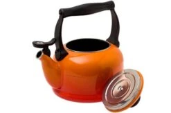 Le Creuset Tradition Teakettle 2,1L, Orange 5 Le Creuset Tradition Teakettle 2,1L, Orange -KNIVES AND TOOLS LC92000800090000 02 le creuset lc92000800090000 02