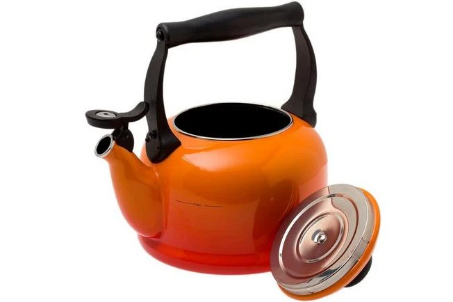 Le Creuset Tradition Teakettle 2,1L, Orange 4 Le Creuset Tradition Teakettle 2,1L, Orange - Image 2