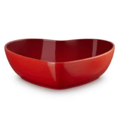 Le Creuset Stoneware Heart Serving Bowl -KNIVES AND TOOLS a64ae180 2c30 4455 bfdb 19e189ddc490 41872.1697263484