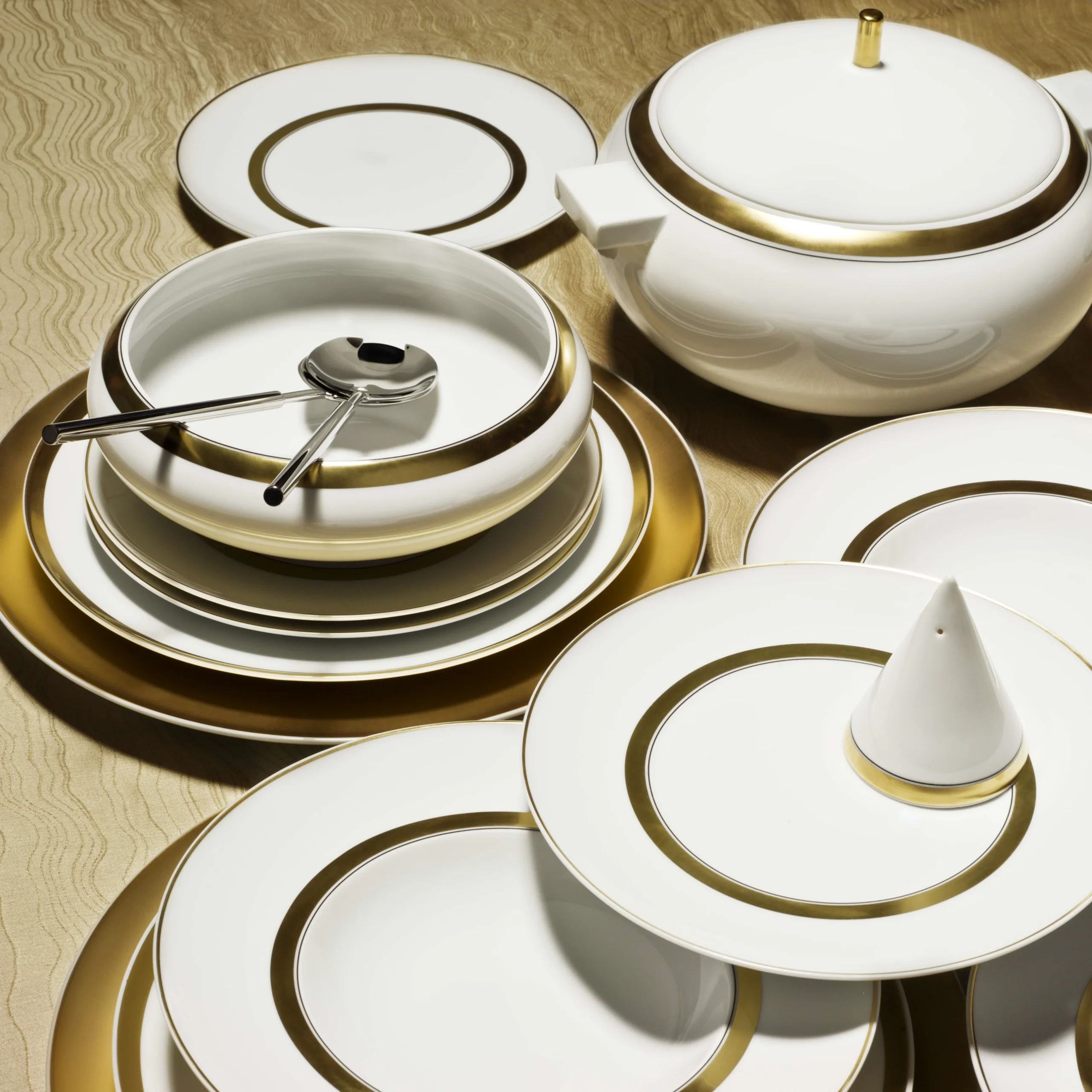 KNIVES AND TOOLS -KNIVES AND TOOLS servicii de masa scaled